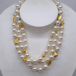 Collar en perlas nácar y dorado